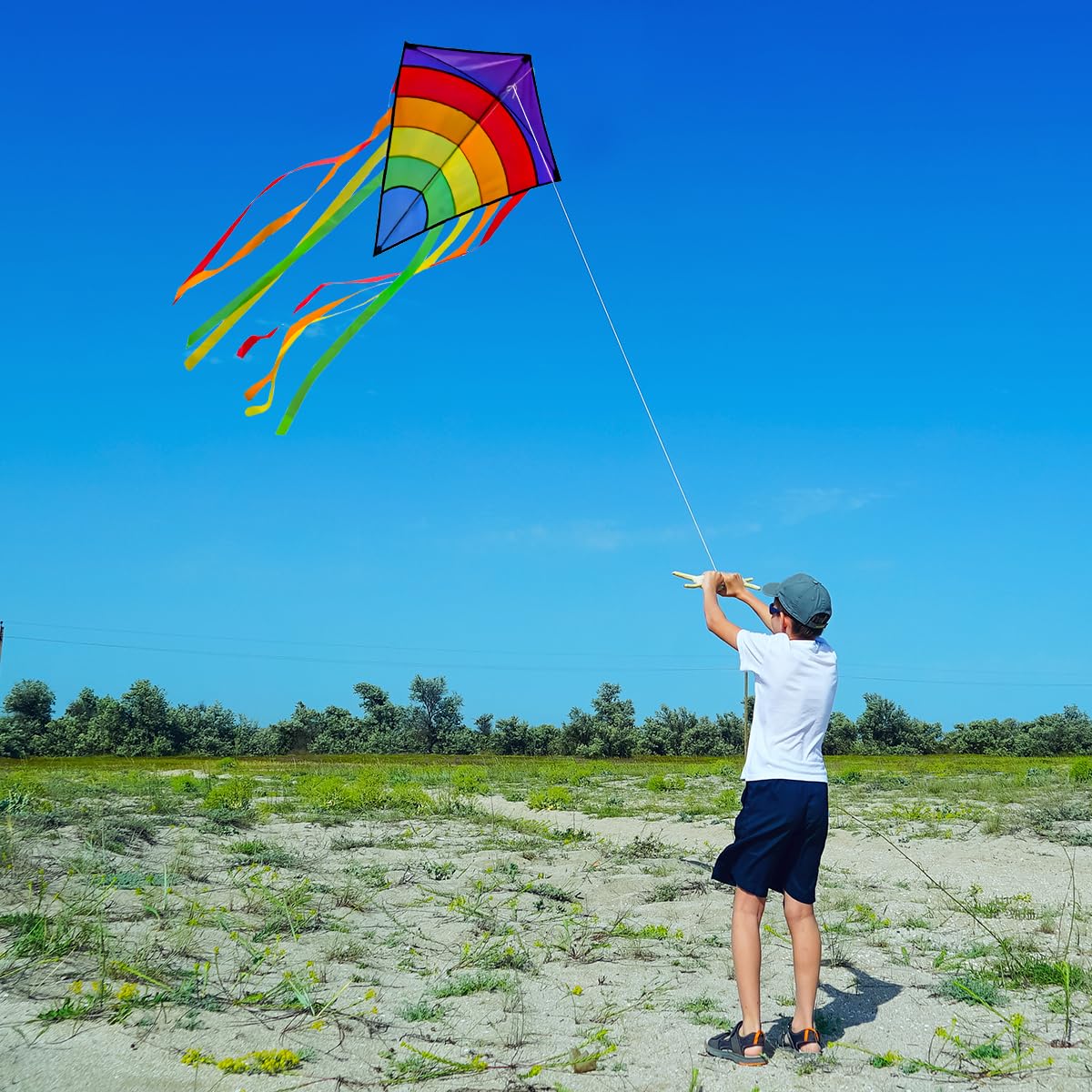 Drachen Kinder, Regenbogen Einleiner-Flugdrachen ab 3 Jahren - 64x75cm - inkl. 100m Drachenschnur und Streifenschwänze