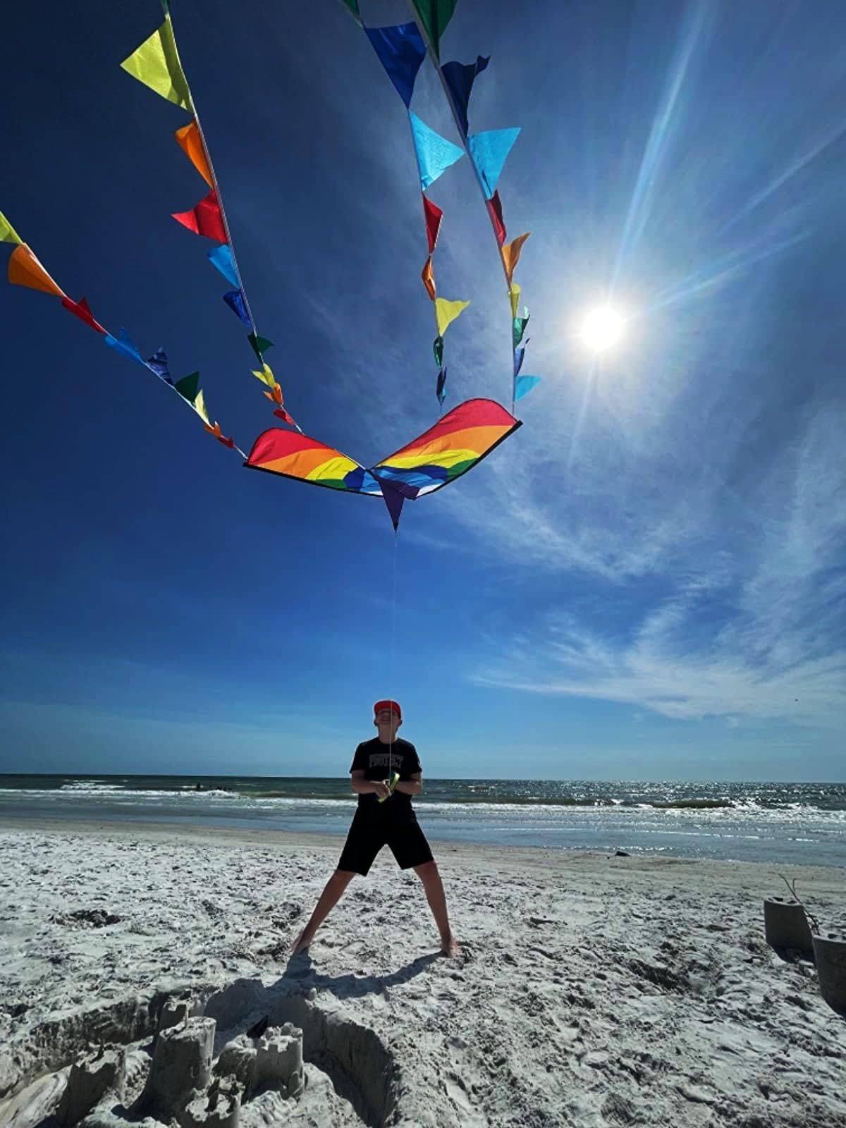 HONBO Kinder Drachen Große Delta Kites für Kinder und Erwachsene für Beach Trip Outdoor Games,Perfekt für Anfänger,String Line Inklusive Spielzeuge einfach zu fliegen Kites mit farbigen Farben Tail